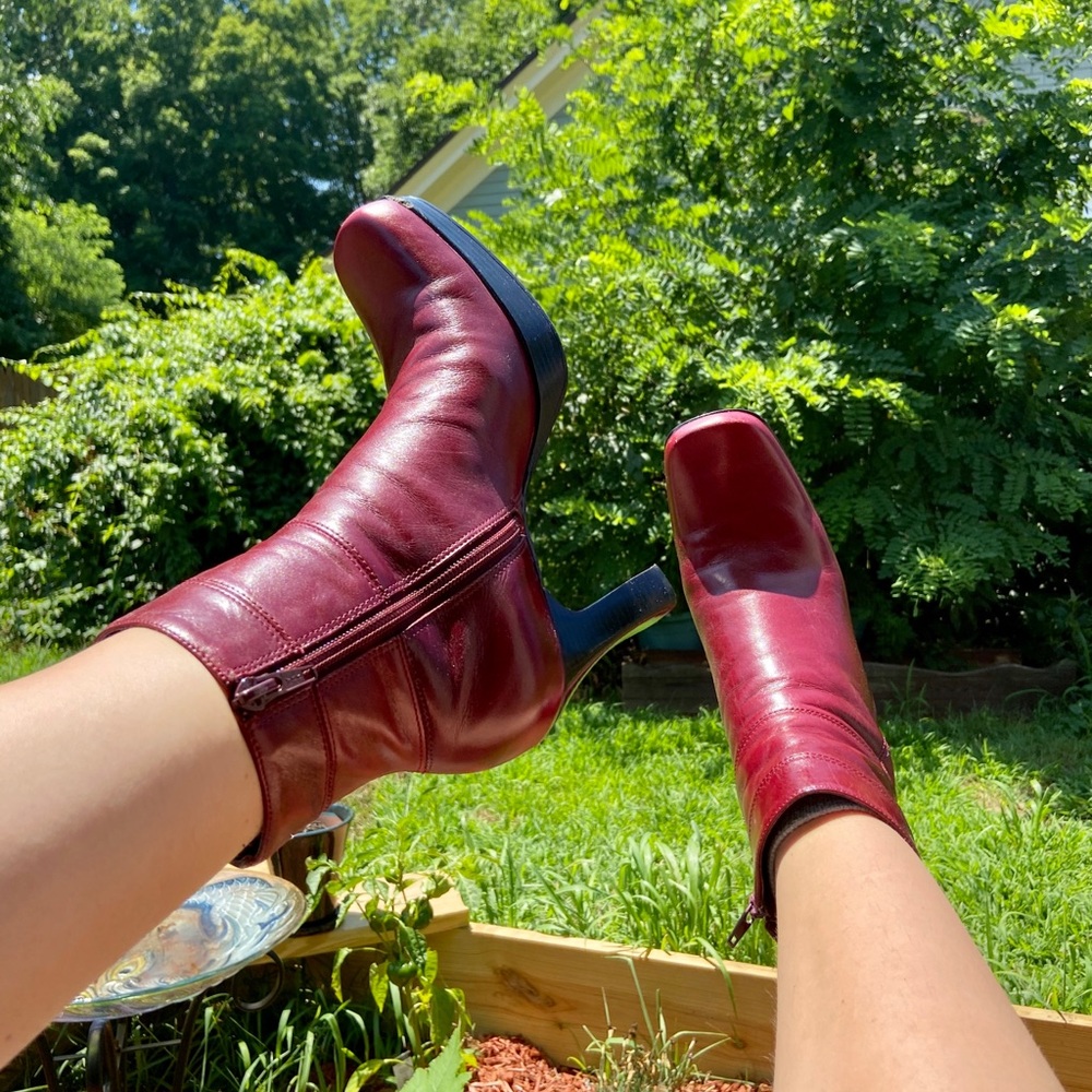 Vintage Nine West square toe heeled boots